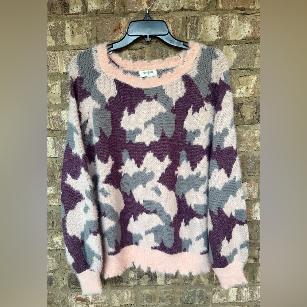 Umgee Pink Purple Fuzzy Camouflage Camo Sweater Women’s Size Medium